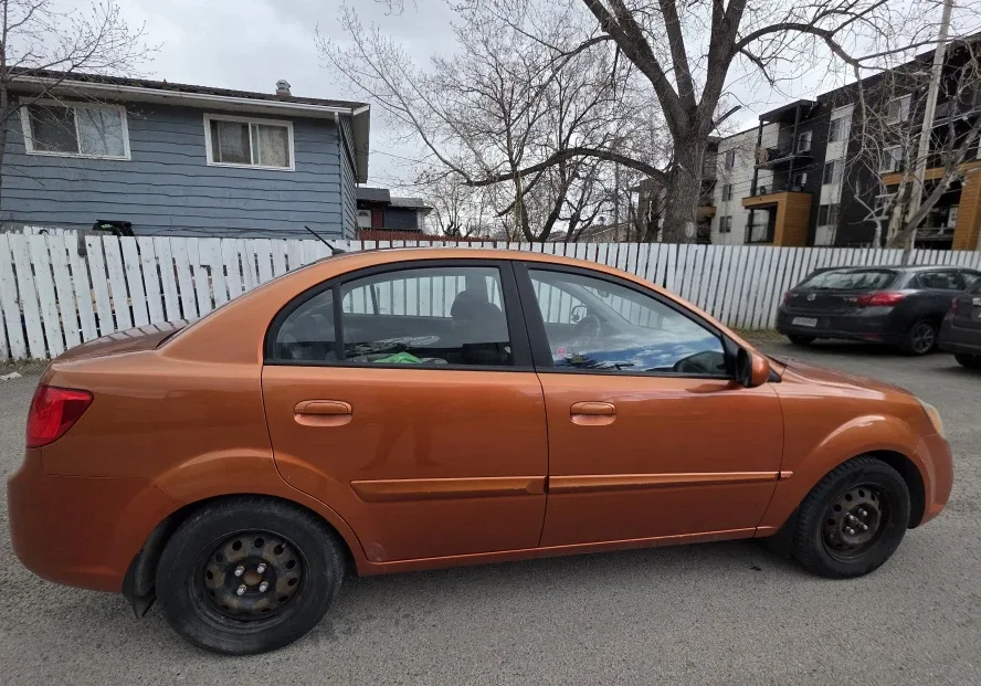 Kia Rio - Sedan 2010 image indicator(4)
