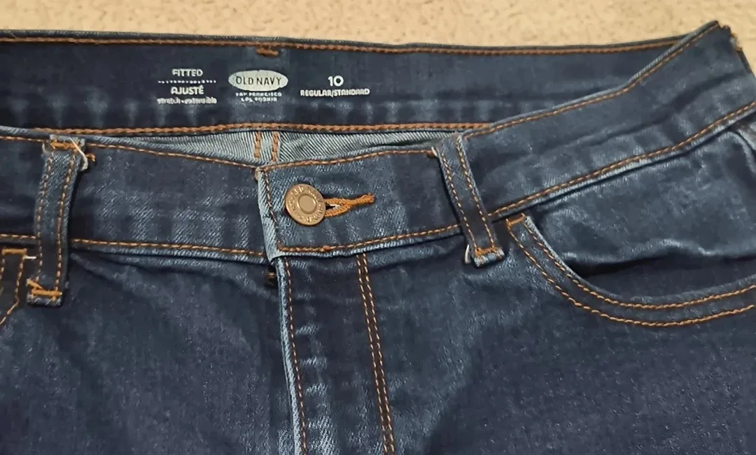 Old Navy Fitted Denim Shorts - Size 10 image indicator(3)