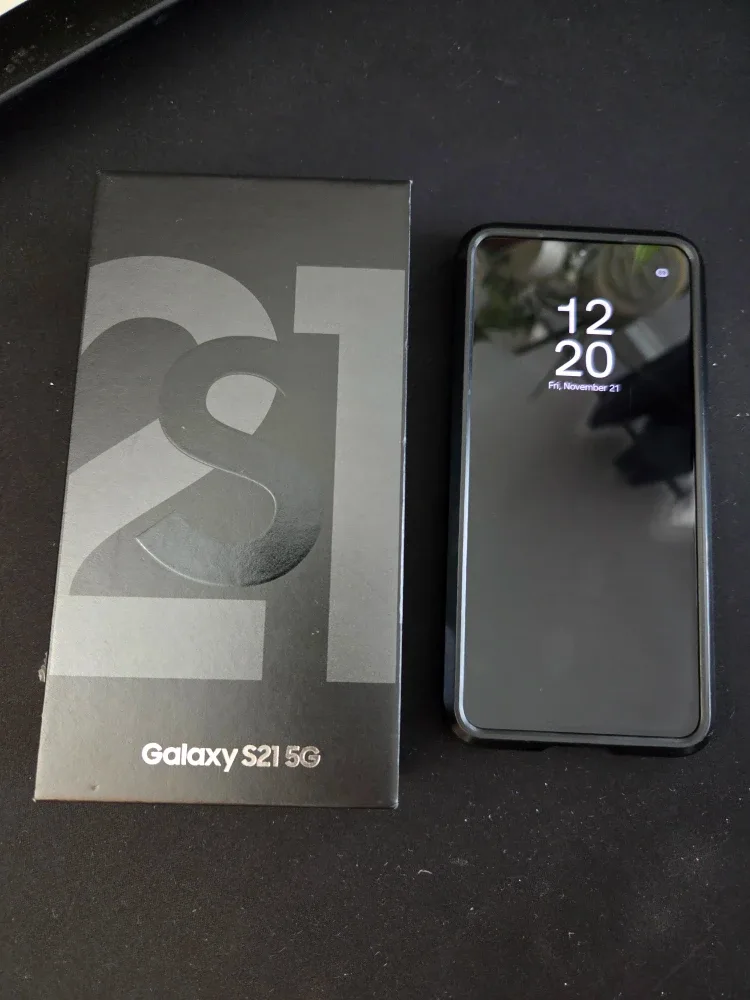 Samsung Galaxy S21 5G cellphone - unlocked