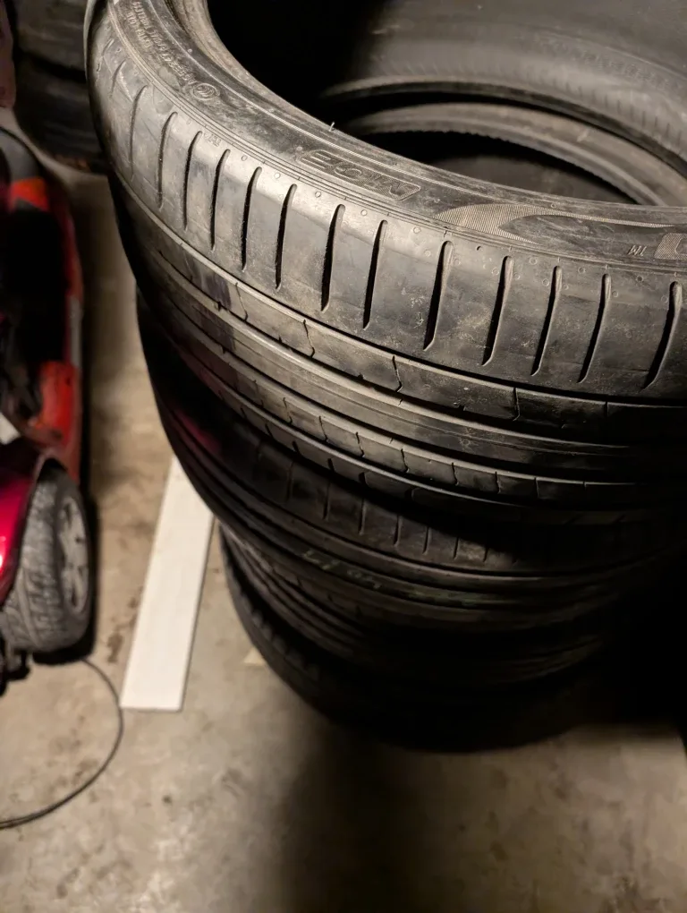 Perelli pzero 225/40/19s  dot 3921 high proformance image indicator(3)