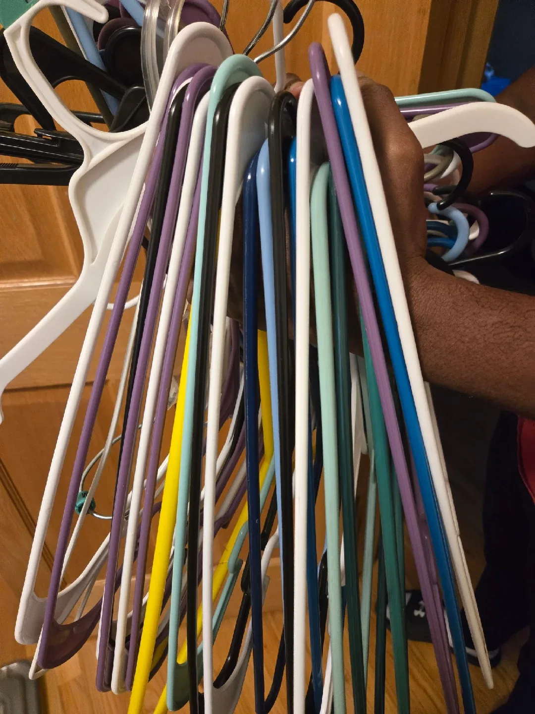 Clothes Hangers - Assorted Colors image indicator(2)