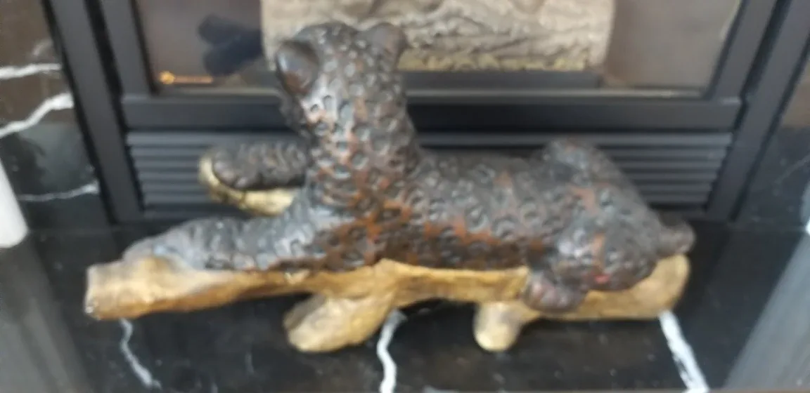 Leopard Statue image indicator(2)