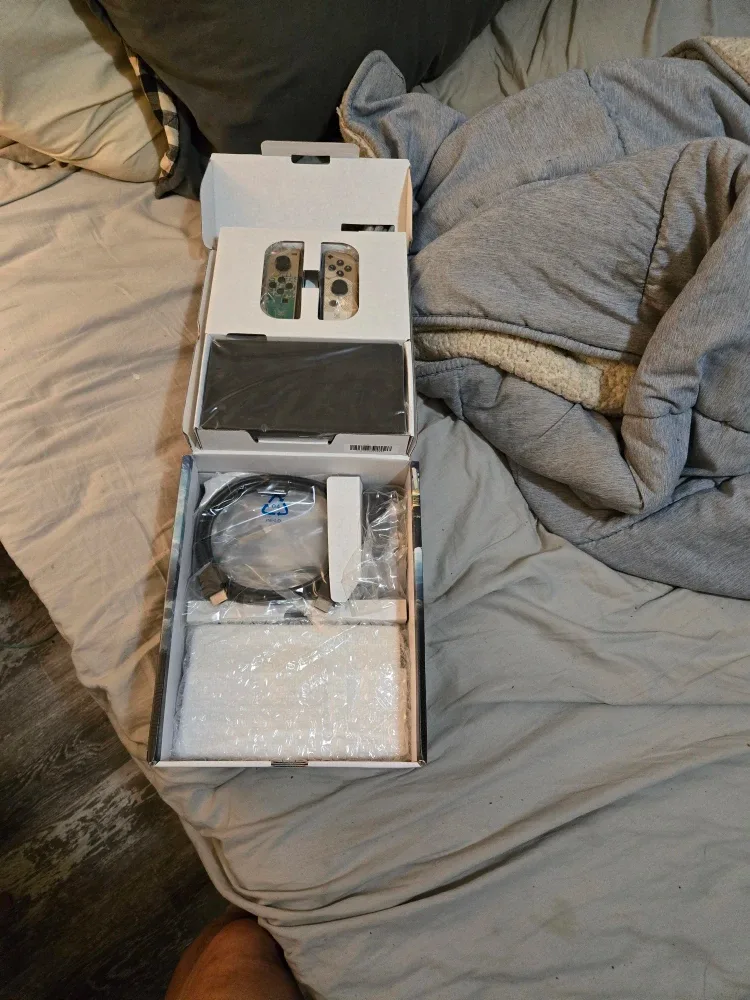 New Nintendo Switch OLED - Zelda Edition image indicator(3)