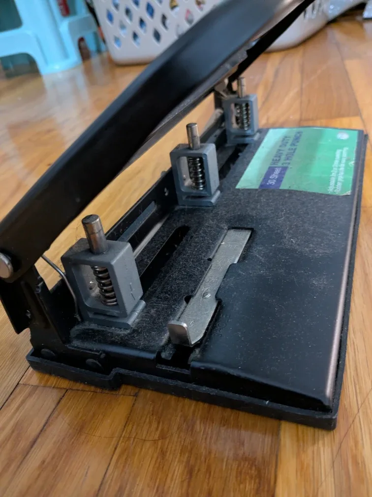 Heavy Duty Hole Puncher image indicator(3)