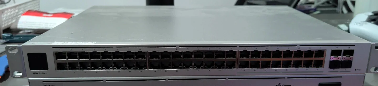 Ubiquiti USW-Pro-Max-48 Network Switch image indicator(3)