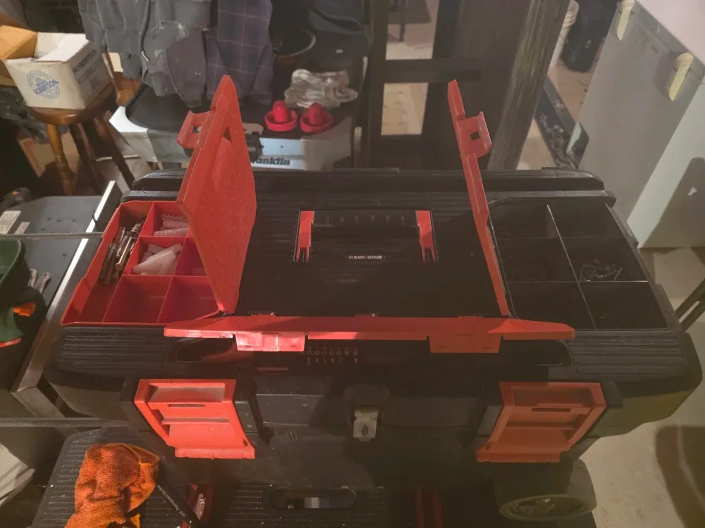 Black & Decker Rolling Tool Box image indicator(2)