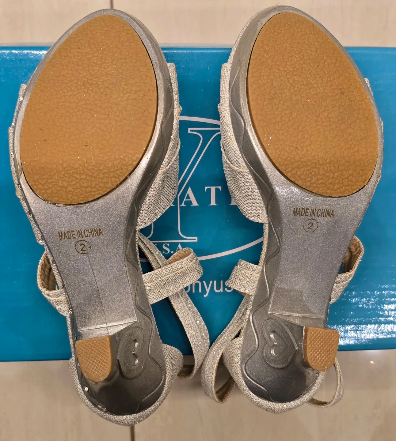 Beautiful Girl's Silver Glitter Heels! - Size 2 Youth image indicator(7)