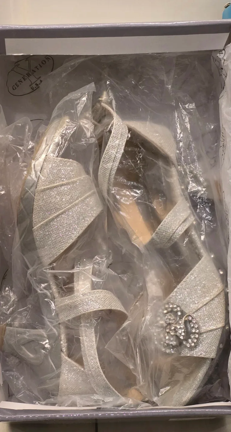 Beautiful Girl's Silver Glitter Heels! - Size 2 Youth image indicator(8)