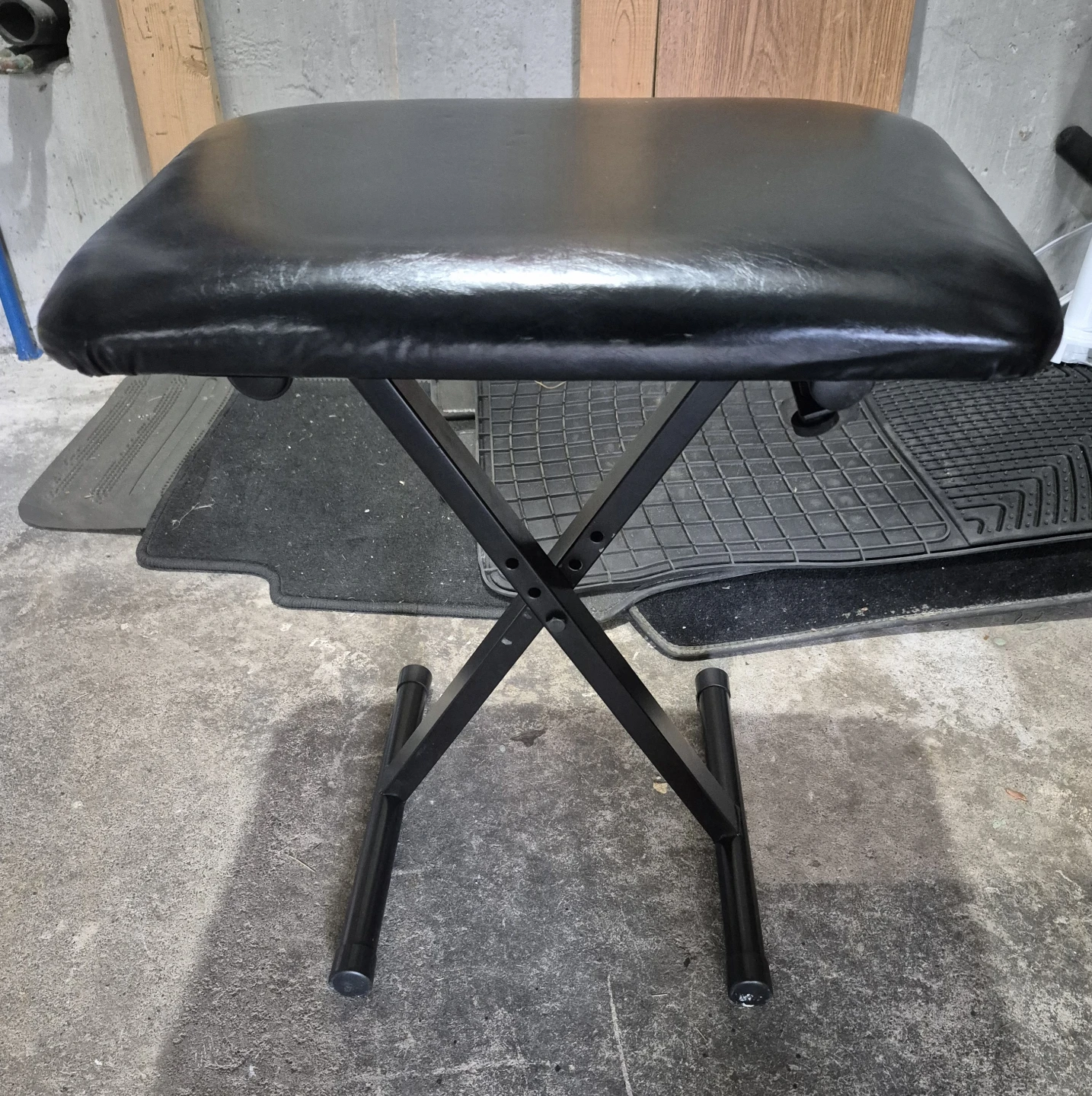 Adjustable Black Piano/Keyboard Bench