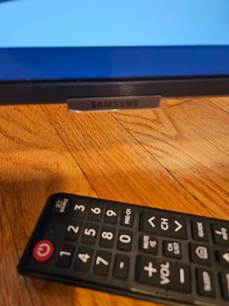 Like new! Samsung 50" 4k Smart TV image indicator(3)