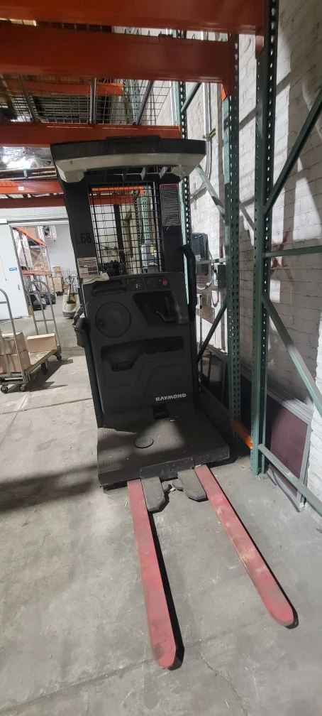 Raymond order picker EASI-OPC30TT Forklift- needs repair - photo 2