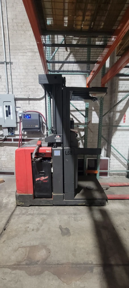 Raymond order picker EASI-OPC30TT Forklift- needs repair - photo 3