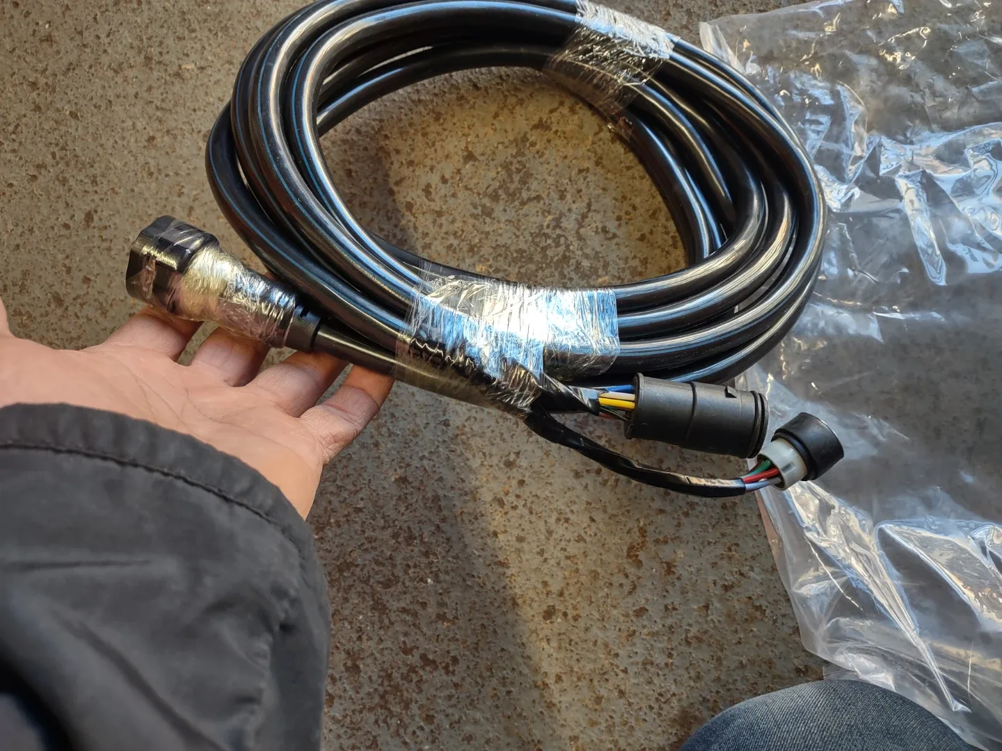 Black Electrical Cable image indicator(2)