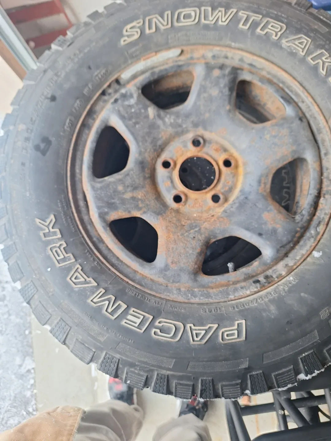 PaceMark Snowtraker Radial P235/70R16 Tire image indicator(2)