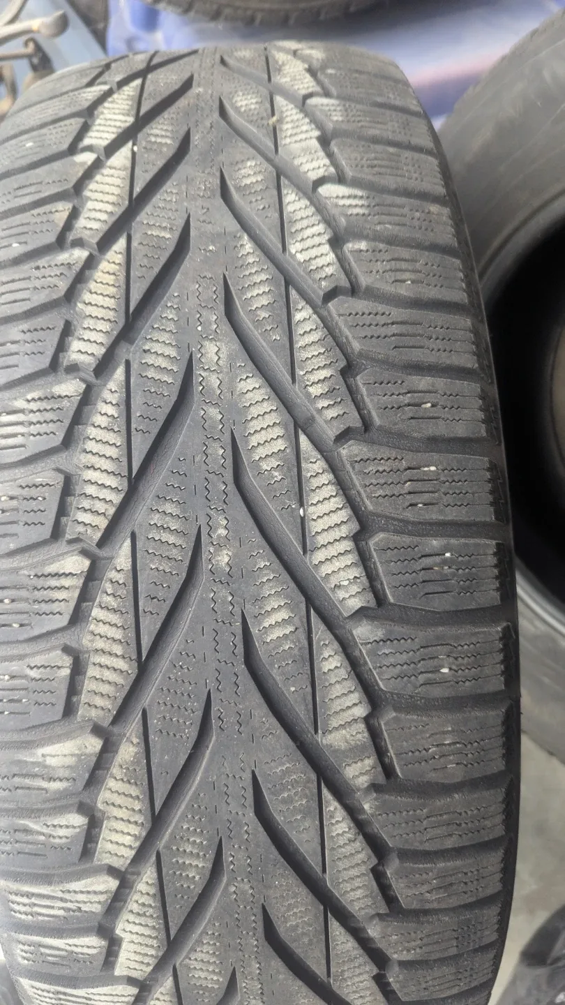 Nokian Hakkapeliitta R3 SUV 255/65R17 Winter Tires image indicator(3)