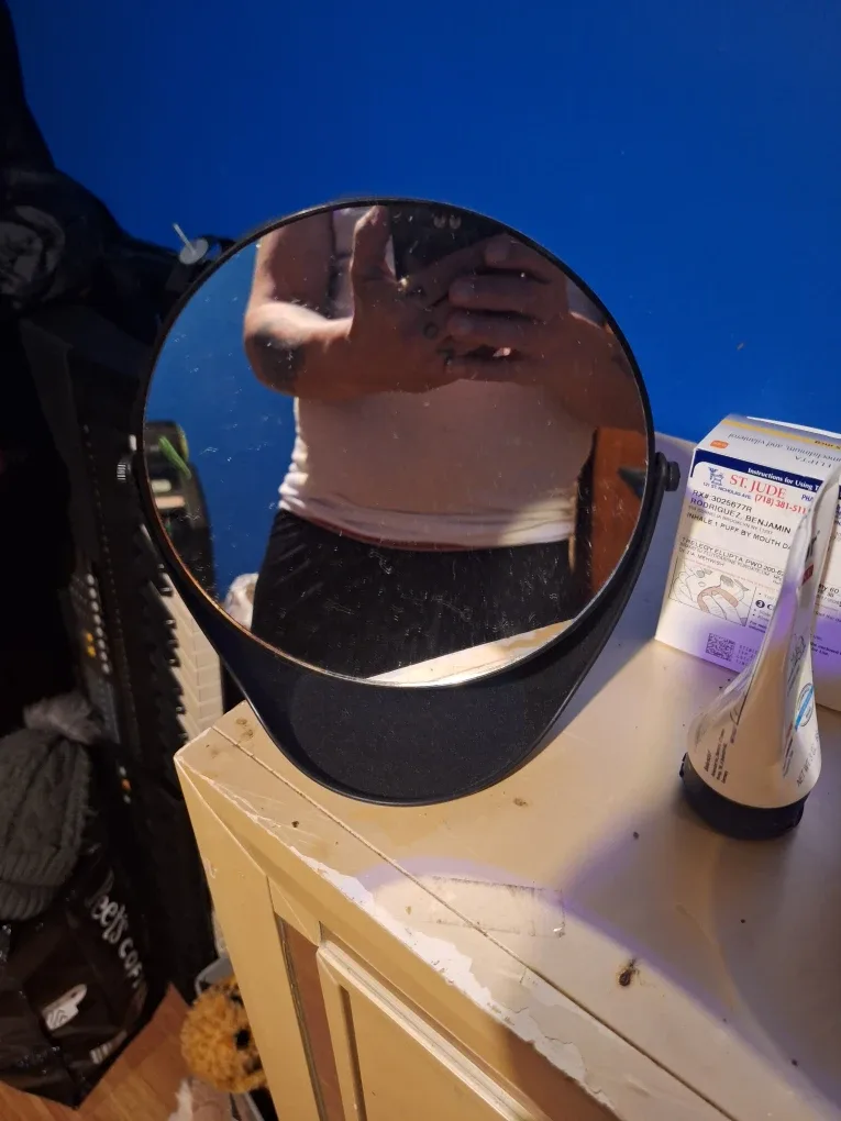 Assorted Home Decor Items image indicator(2)