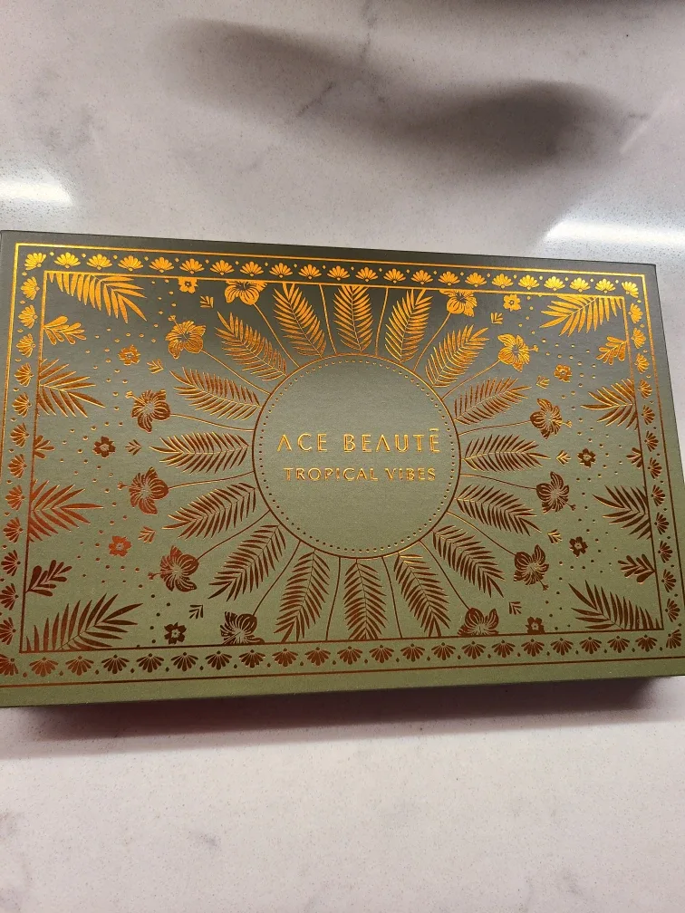 Ace Beaute Tropical Vibes Eyeshadow Palette image indicator(3)