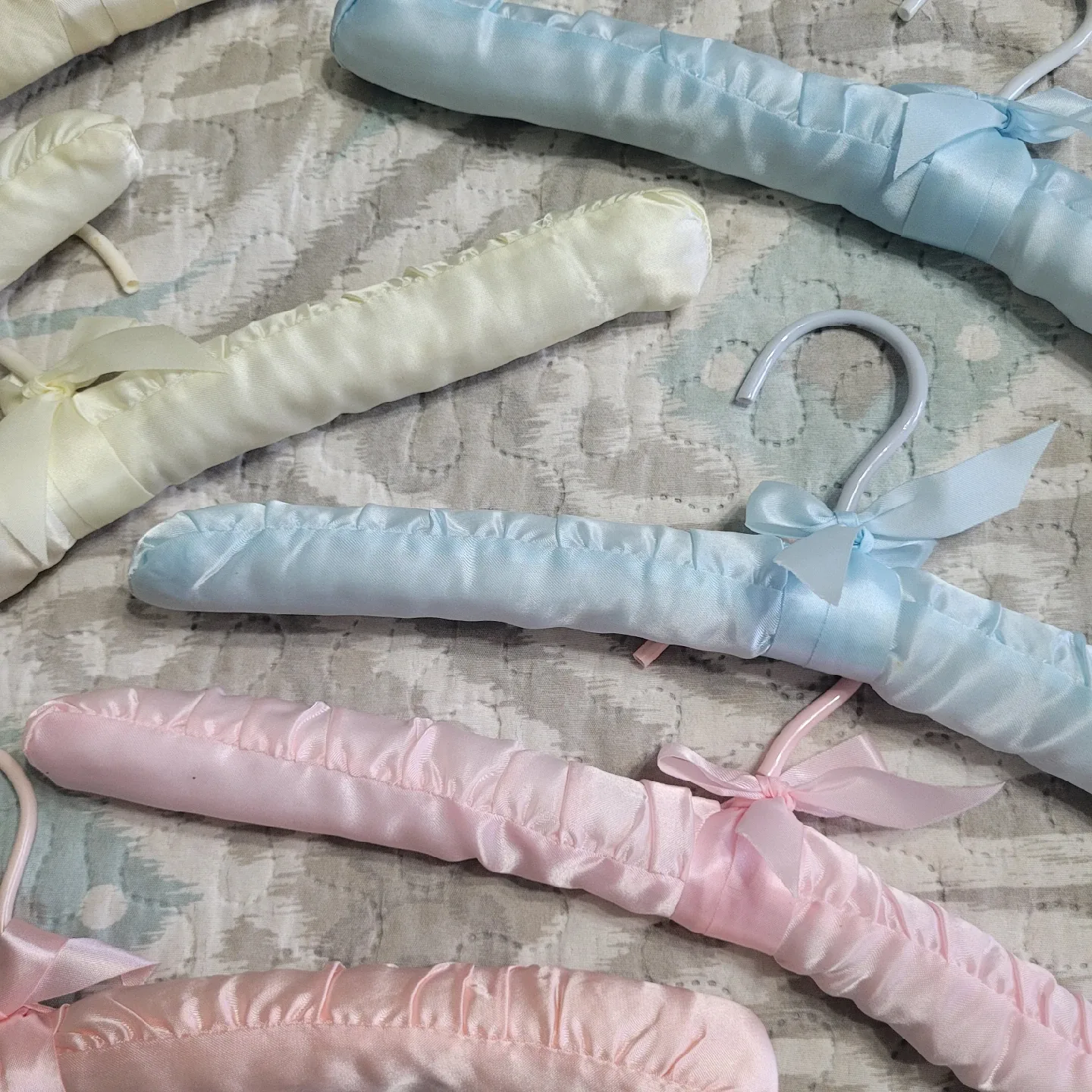 Lot Set of 7 Soft Padded Satin 15" - 16" Vintage Hangers image indicator(5)