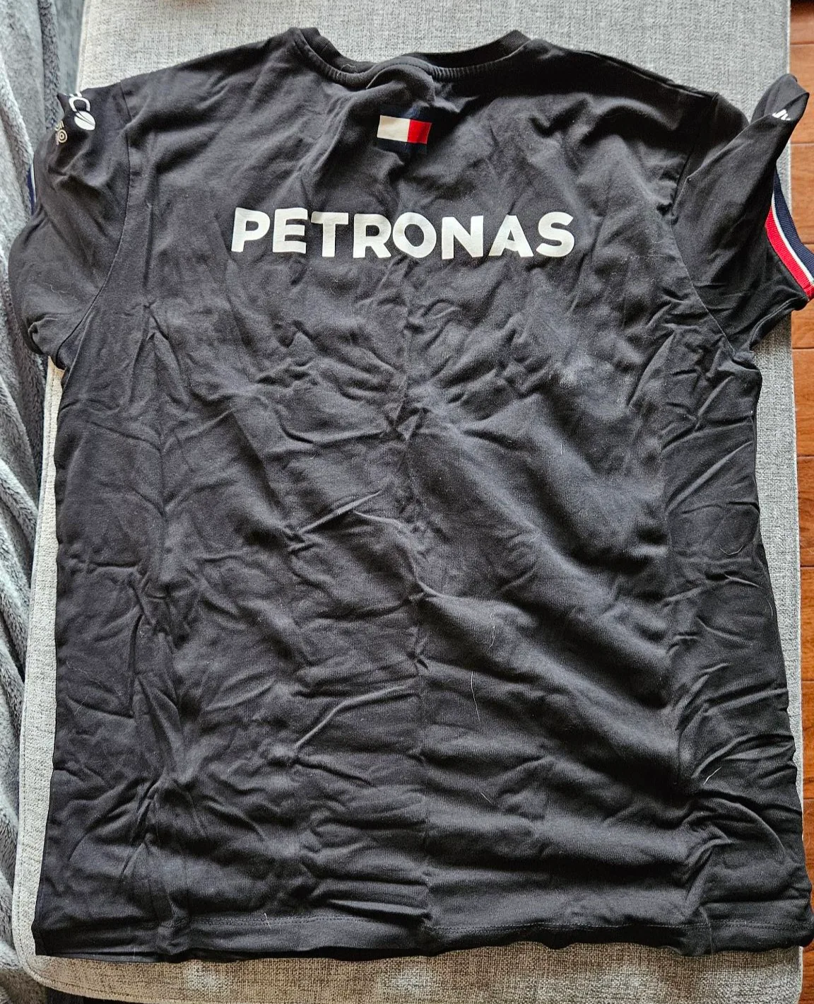 Mercedes AMG Petronas F1 Team Women's T-Shirt - Size L image indicator(2)