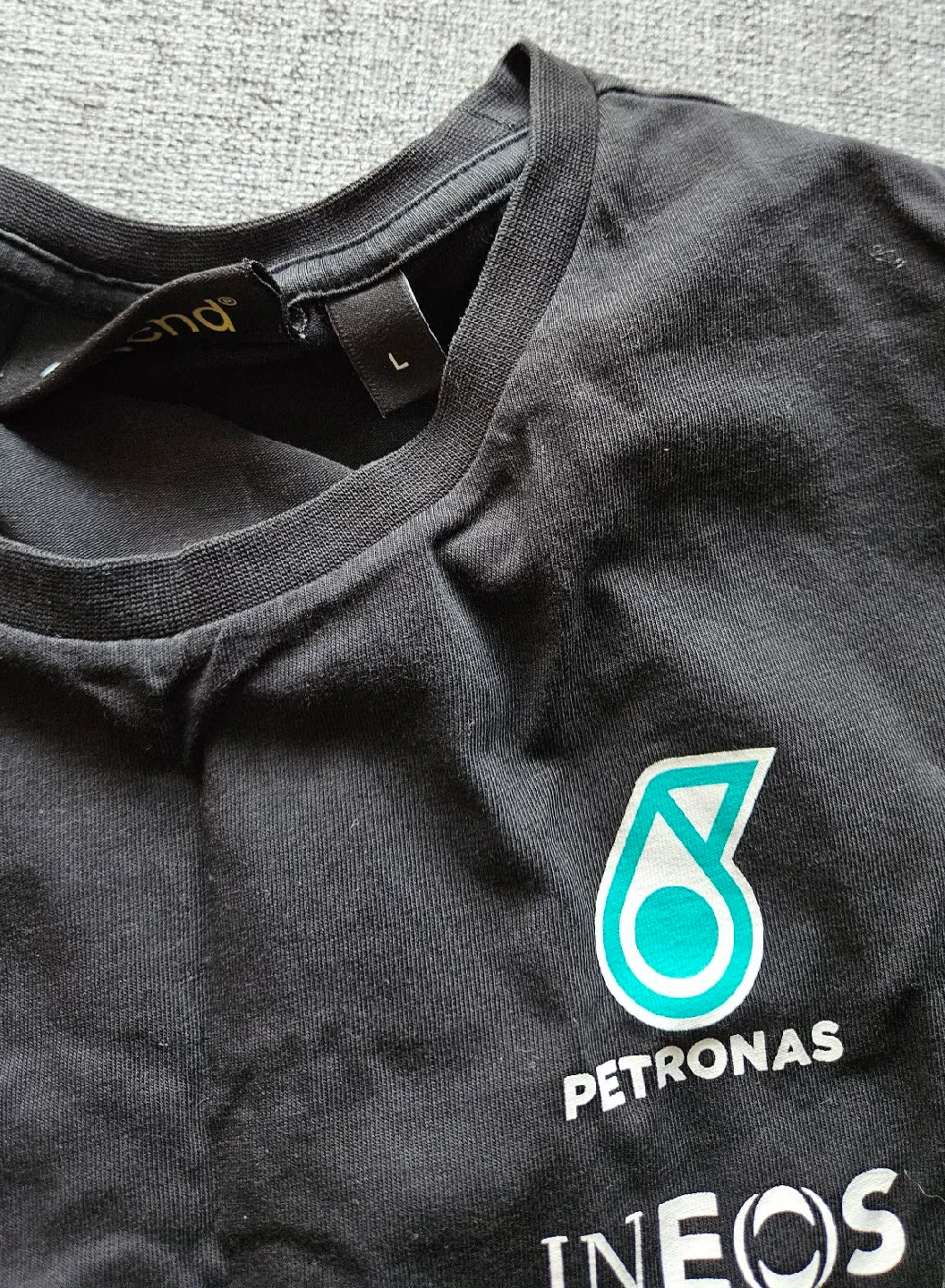 Mercedes AMG Petronas F1 Team Women's T-Shirt - Size L image indicator(3)
