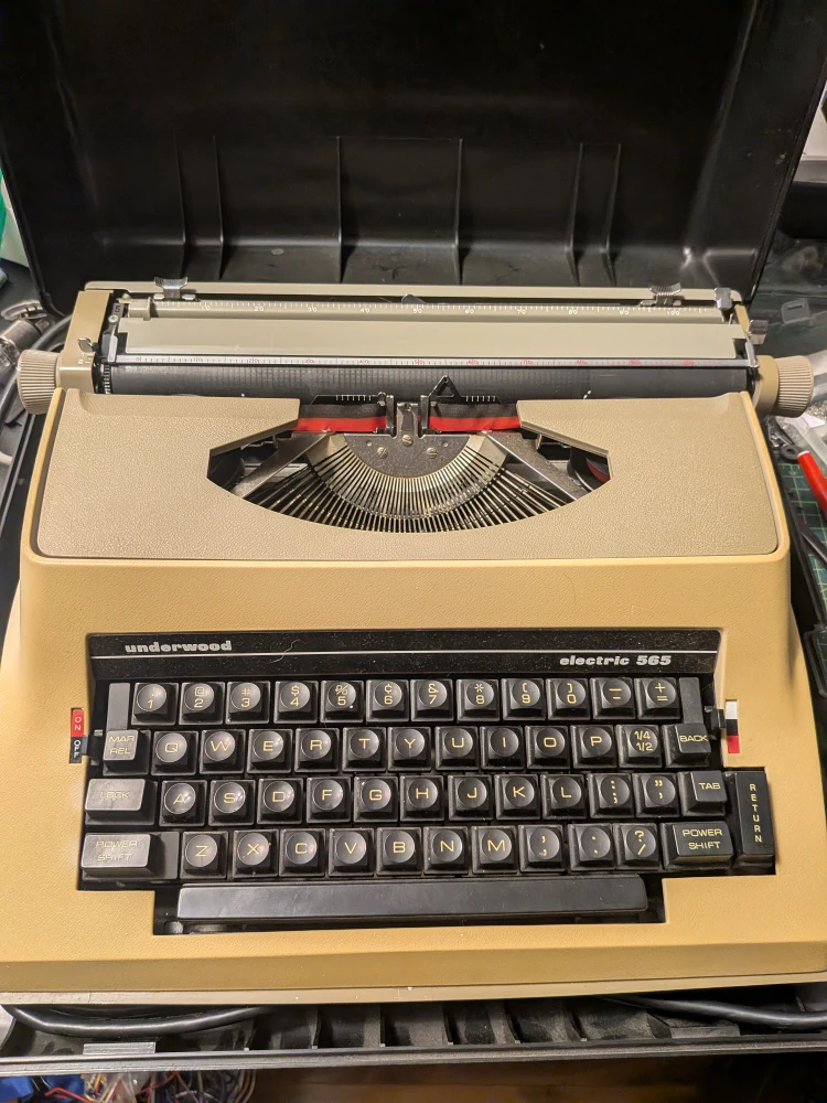 Underwood Electric 565 Typewriter