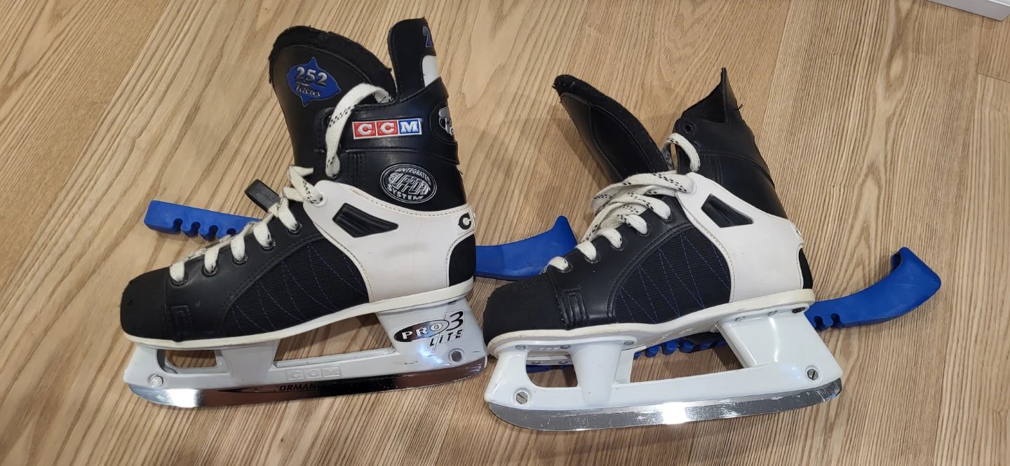 Adult CCM Hockey Skates - photo 3