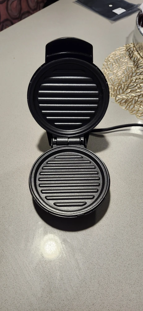 Betty Crocker Personal Waffle Maker - photo 2