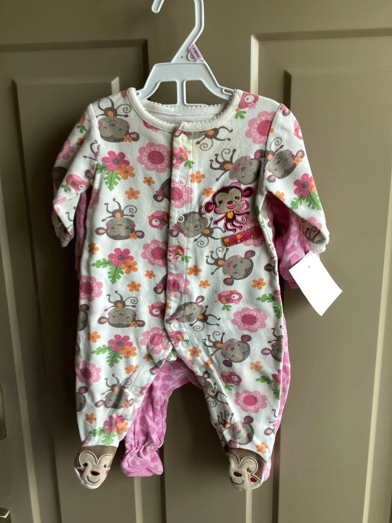 Girls sz 6 months onesies $3 each - photo 3