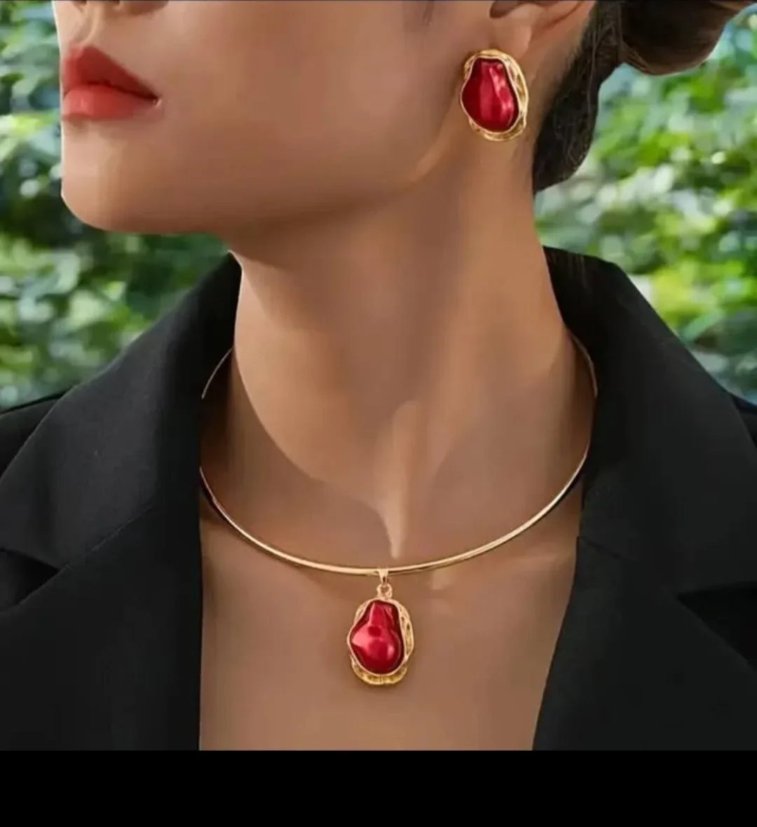 Gold Tone Choker Necklace & Earring Set thumbnail