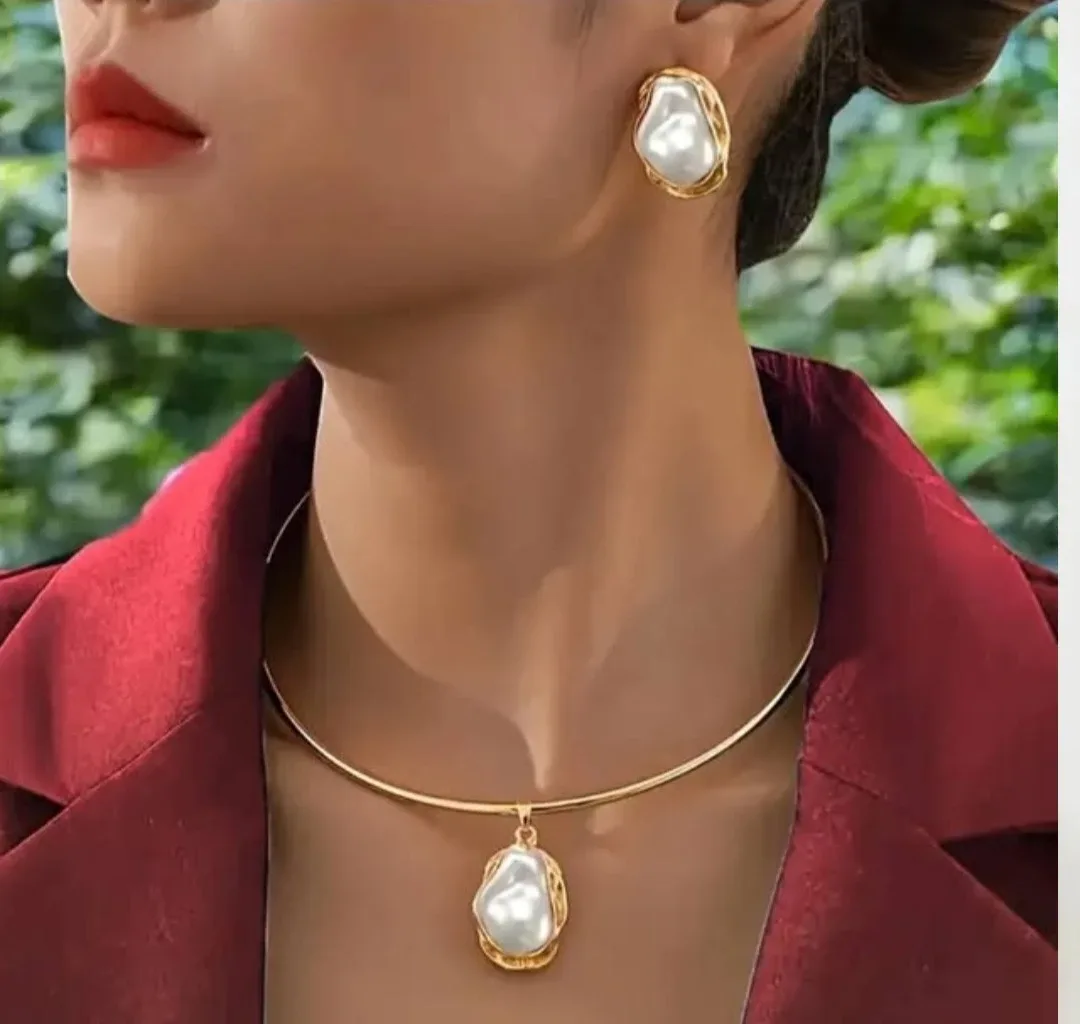 Gold Tone Choker Necklace & Earring Set image indicator(4)