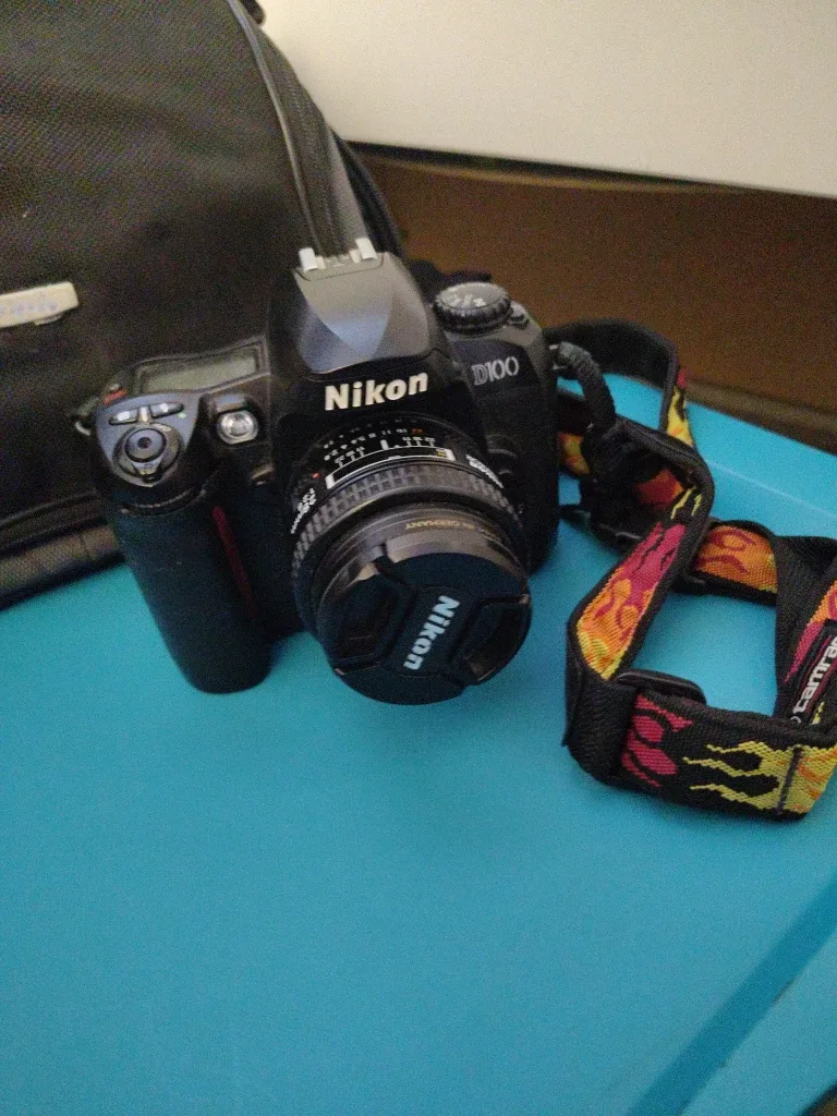Nikon D100 Digital Camera with Bag image indicator(3)