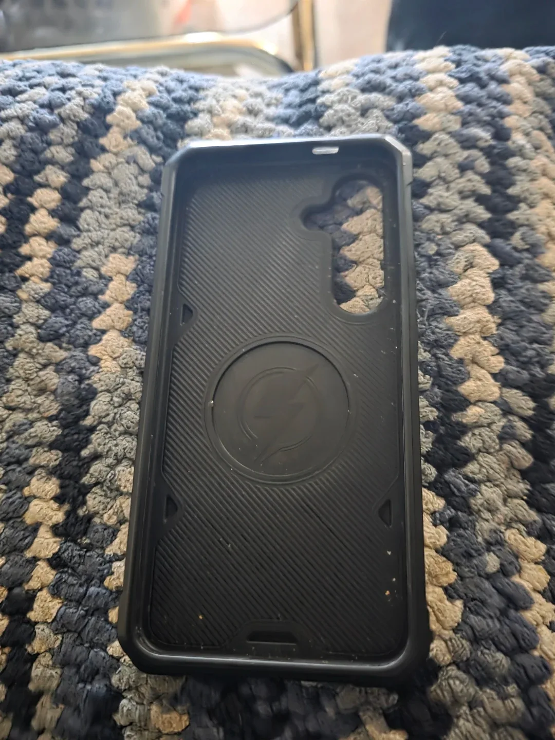 Samsung Galaxy S24 and phone case image indicator(6)