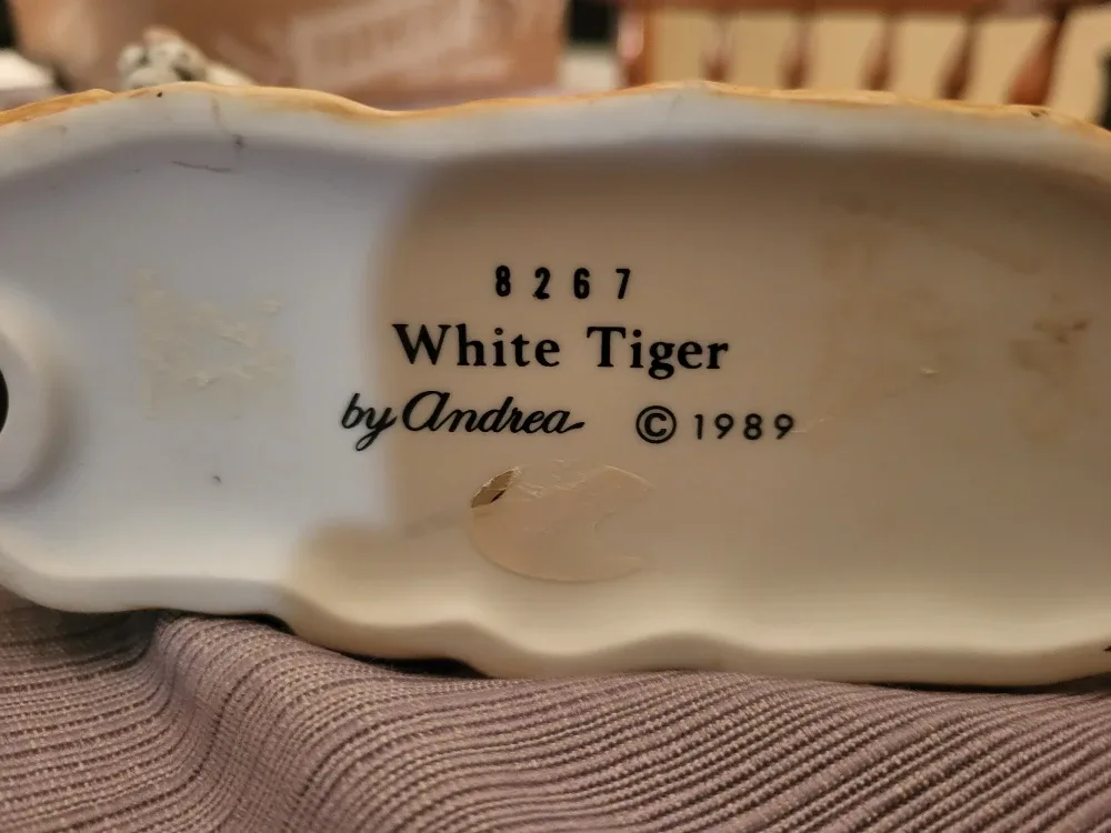 White Tiger Vintage Figurine by Andrea 1989 image indicator(4)