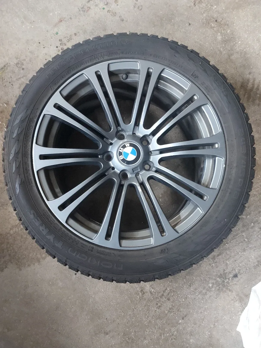 BMW Rim with Nokian Hakkapeliitta R3 Tire 245/45R18 image indicator(3)