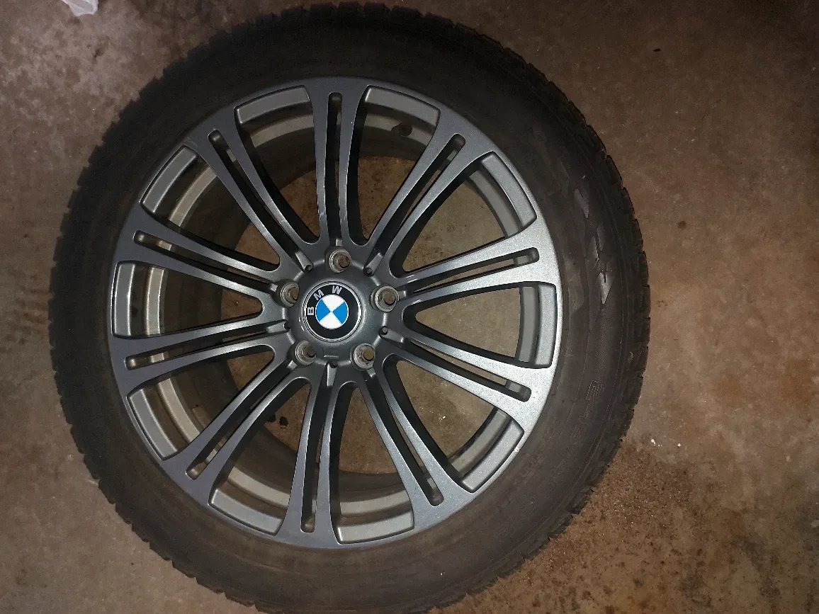 BMW Rim with Nokian Hakkapeliitta R3 Tire 245/45R18 image indicator(4)