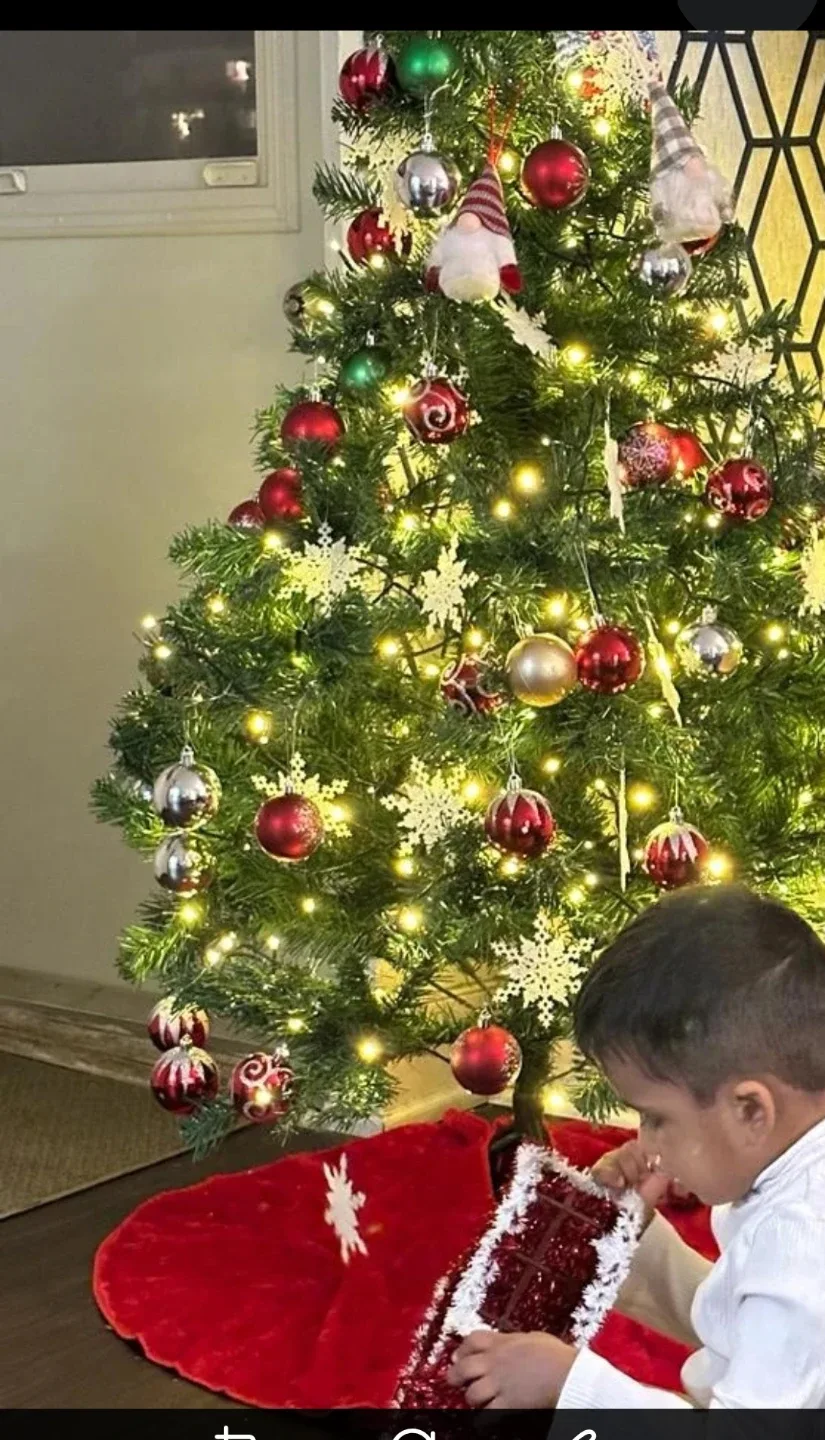 Christmas Tree, lights & Ornaments - 5Ft height image indicator(2)