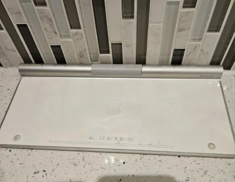 Apple Wireless Keyboard - Silver image indicator(2)