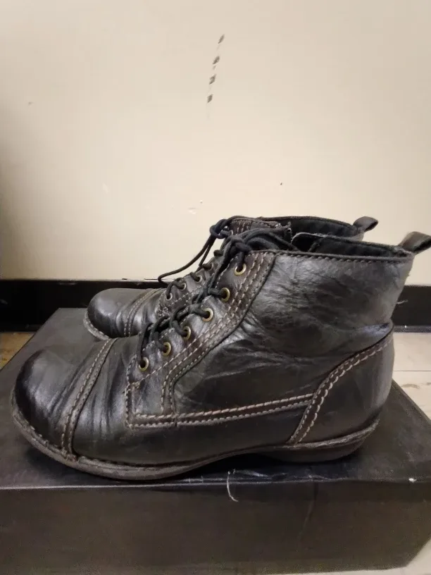 Born Black Leather Ankle Boots, Size 6