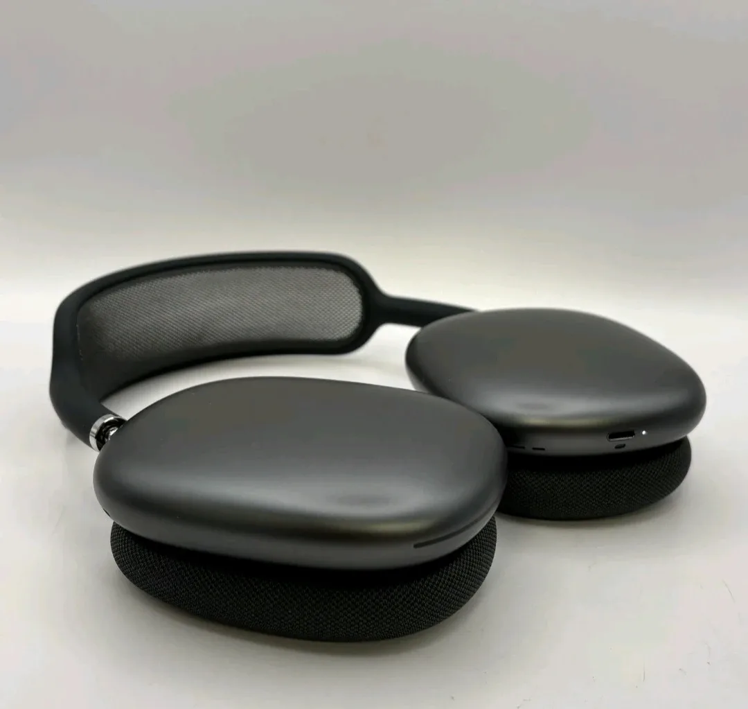 BRAND NEW  AirPod Max - Midnight image indicator(4)