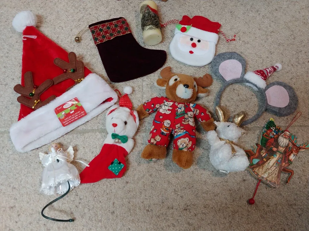 Christmas Holiday Decorations & Plushie Bundle