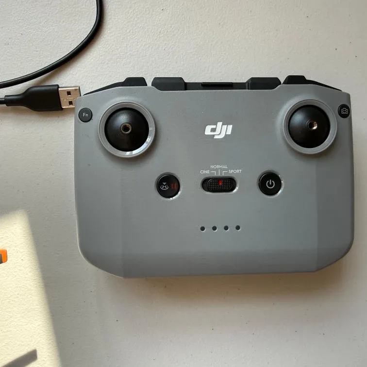 DJI Mini 3 Drone + Two Way Charging Hub- Like New! image indicator(7)