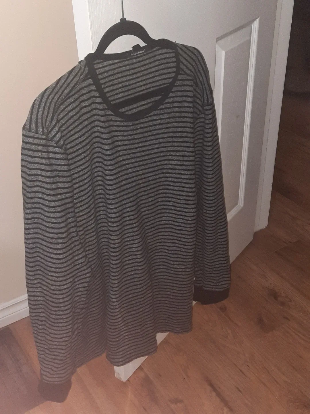 Field & Stream Long Sleeve Shirt Pick Up Only in st.albert image indicator(2)