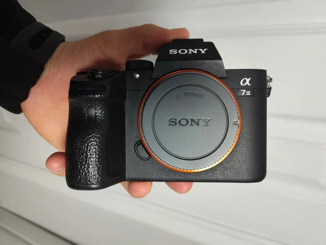 Sony Alpha 7 Mark III (a7 - M3) BoDy