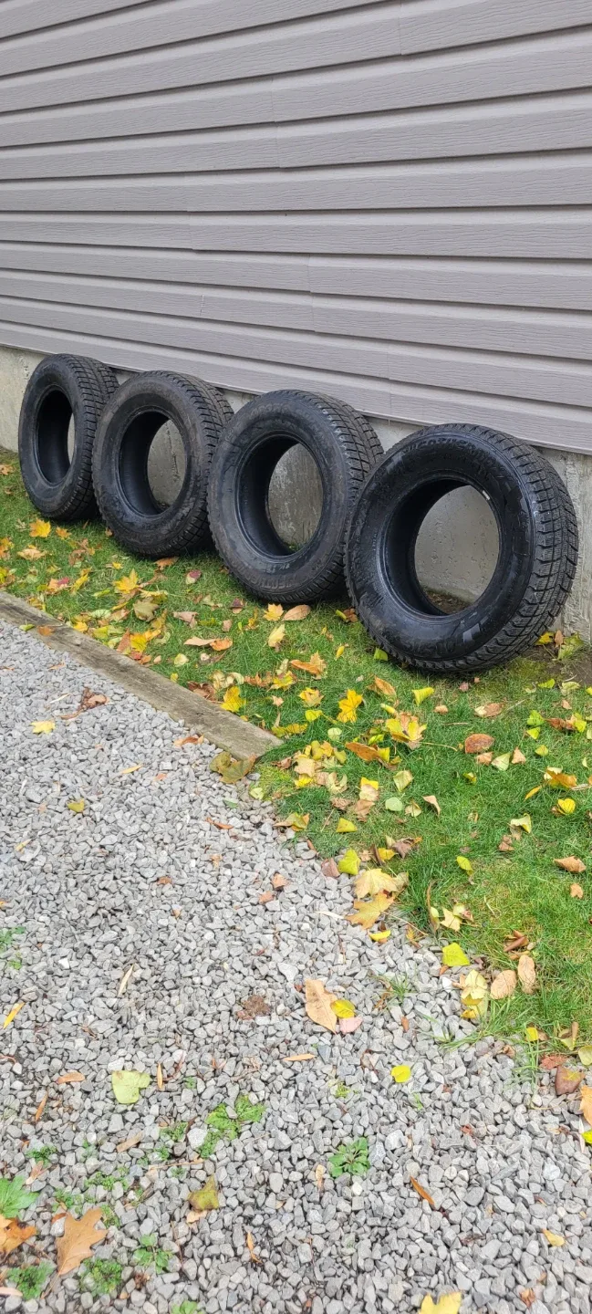 Arctic Claw Weathermaxx 235/70R16 Winter Tires