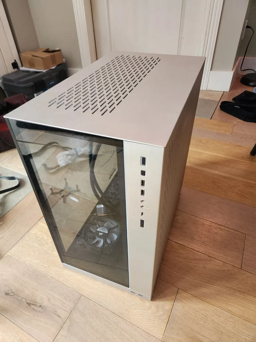 Lian Li O11 XL PC case with Corsair AIO Liquid cooler image indicator(2)