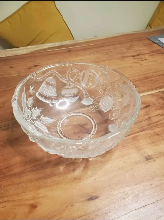 Etched Glass Bowl with Christmas Design