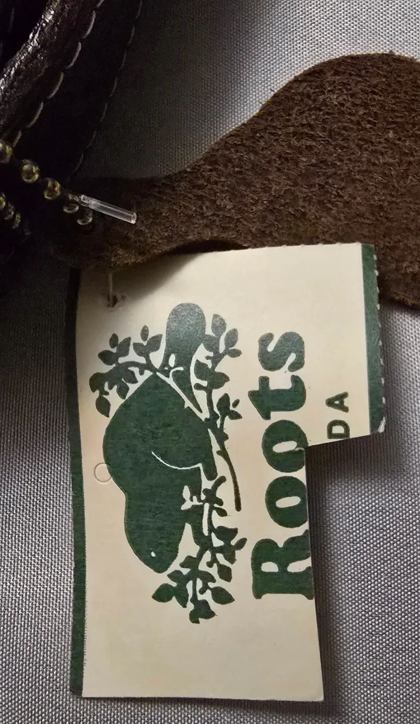 BRAND NEW! Vintage Roots Stephys Leather Crossbody Bag! image indicator(9)