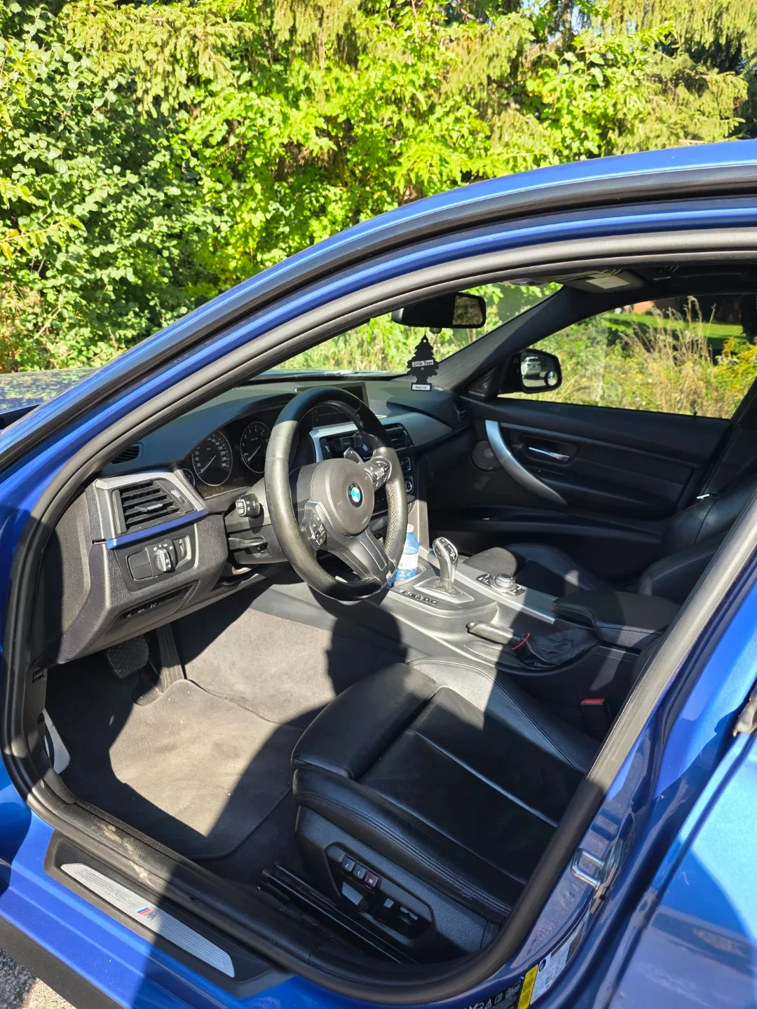 BMW 335i xDrive M package  Series Sedan - Blue image indicator(10)