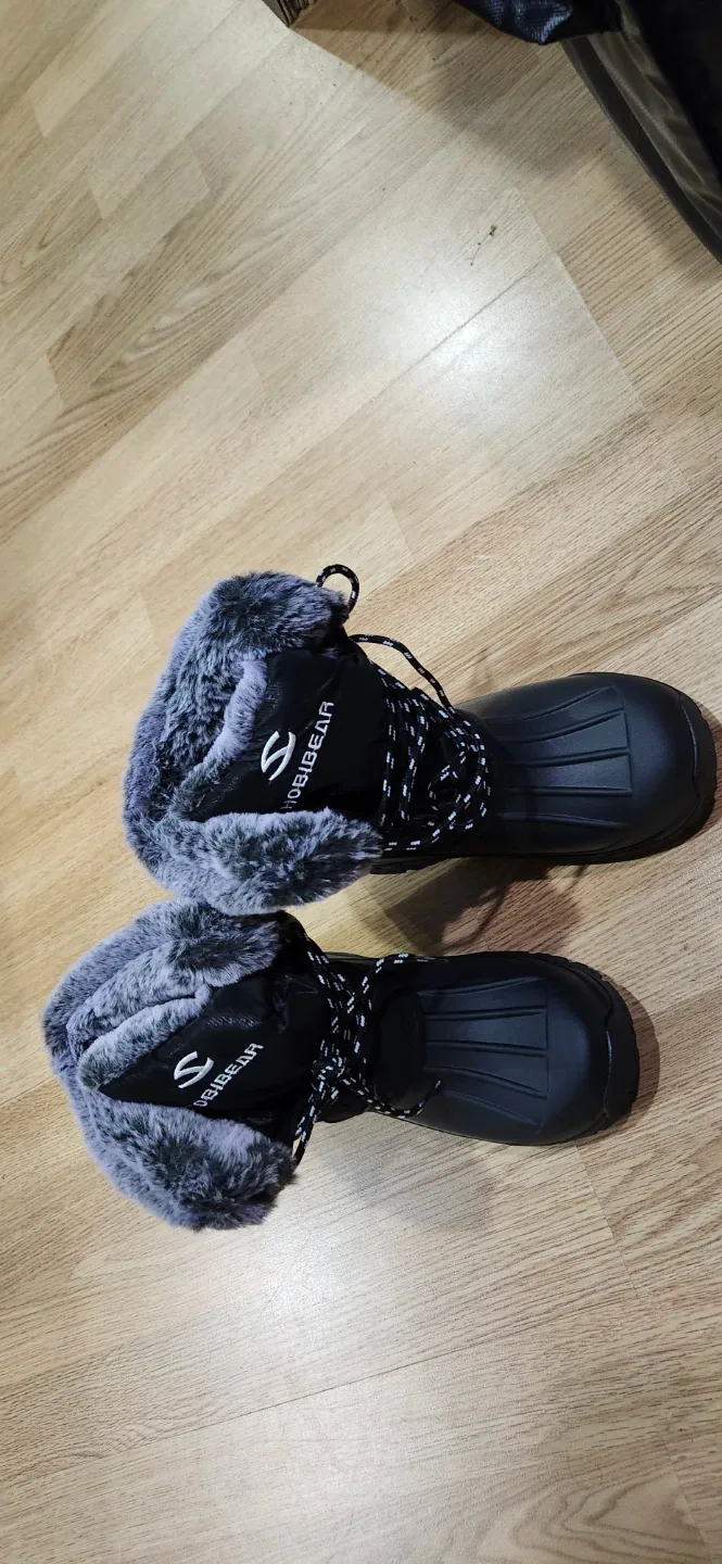 BRAND NEW NEVER USED. Bear Black Winter Boots image indicator(2)