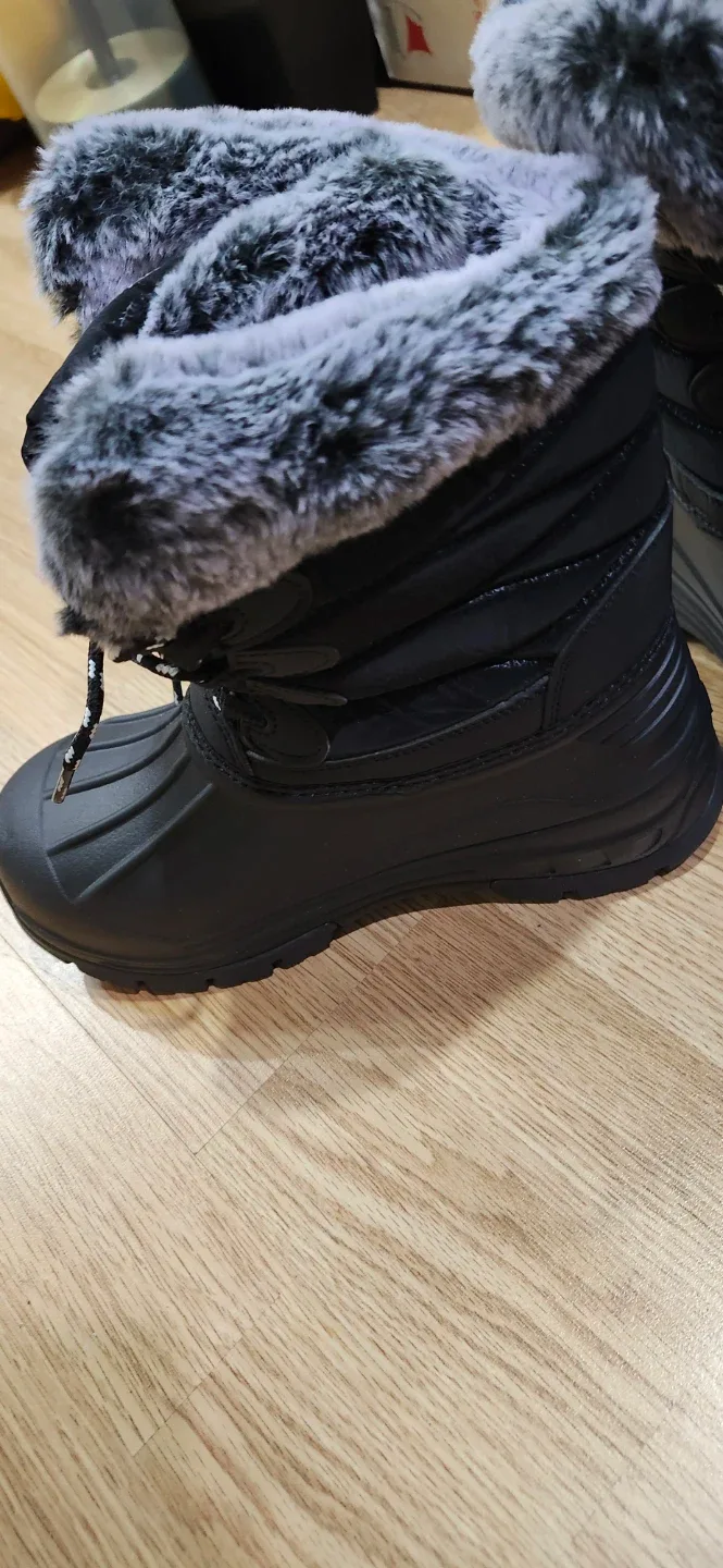 BRAND NEW NEVER USED. Bear Black Winter Boots image indicator(6)